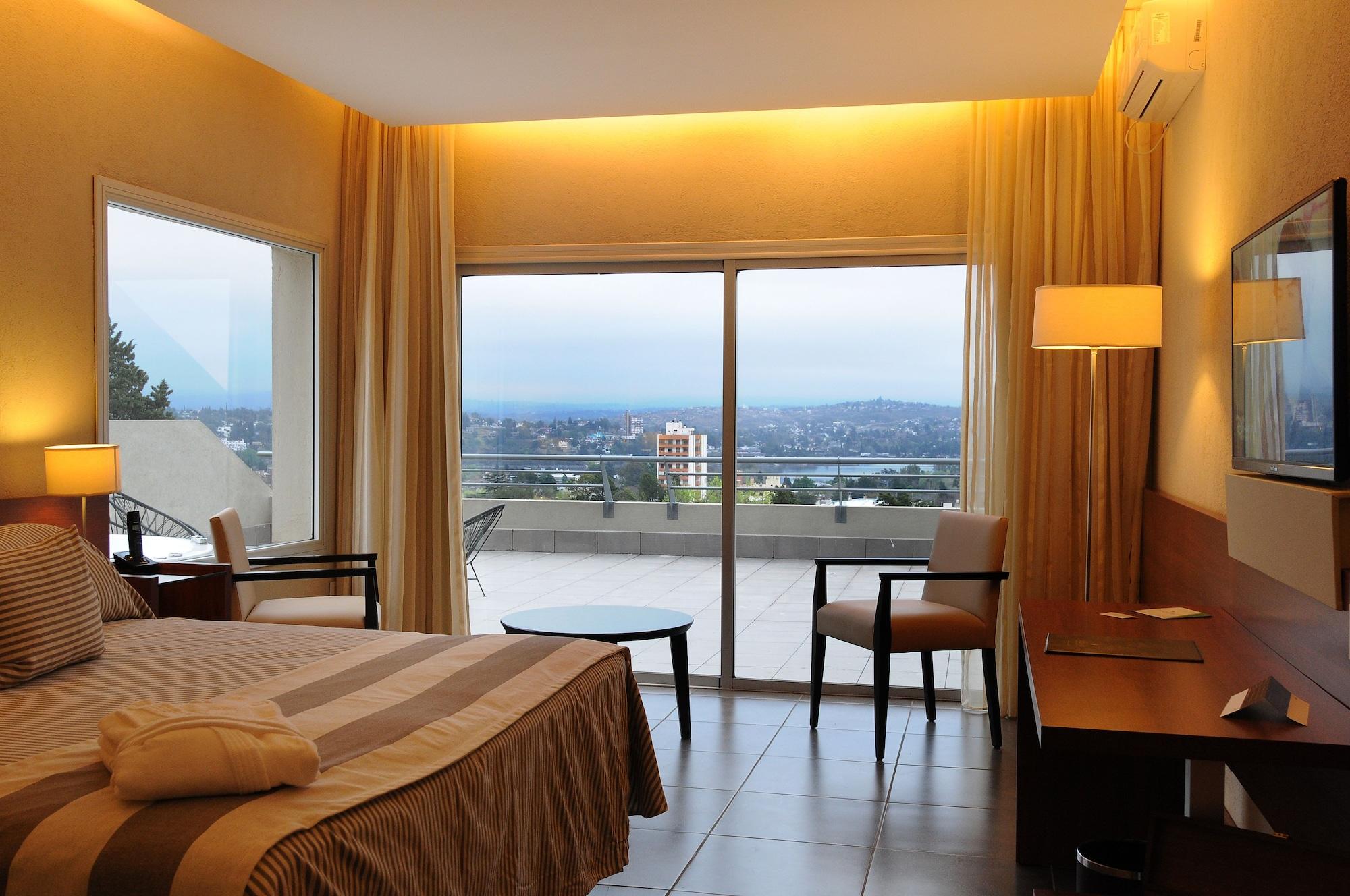 Pinares Panorama Suites, Spa & Convention Center Villa Carlos Paz Exterior photo